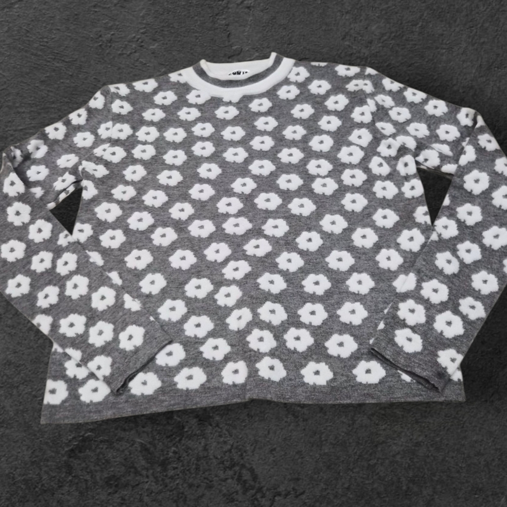 Ecowish Gray and White Floral Womens Sweater. Size Medium